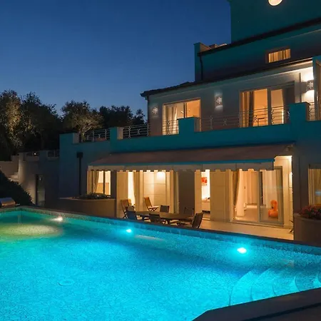 Mandara 8&2, Emma فيلة *