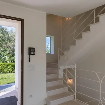 Mandara 8&2, Emma فيلة ميسانو ادرياتيكو