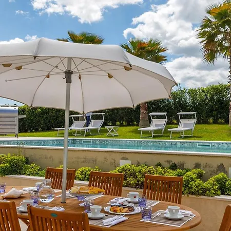 Mandara 8&2, Emma فيلة *