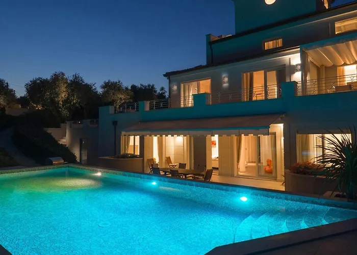 Mandara 8&2, Emma Villa *