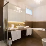Mandara 8&2, Emma *