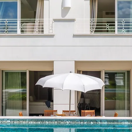 Mandara 8&2, Emma Вилла *