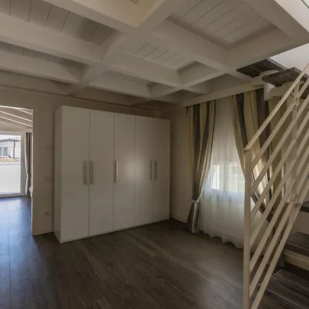 Mandara 8&2, Emma Villa