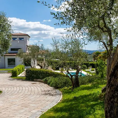 Villa Mandara 8&2, Emma