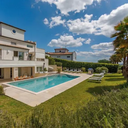 Villa Mandara 8&2, Emma
