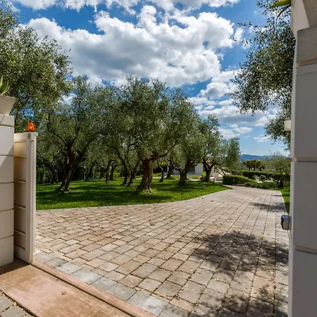 Villa Mandara 8&2, Emma *