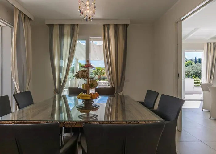 Villa Mandara 8&2, Emma