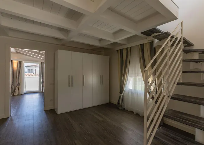 Mandara 8&2, Emma Villa