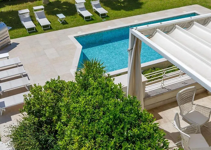 Mandara 8&2, Emma Βίλα